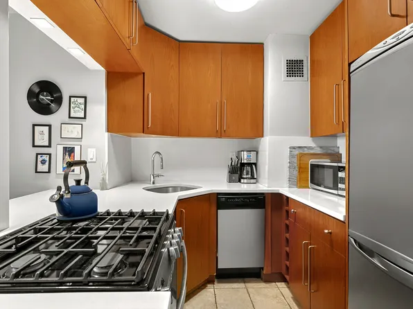 301 East 79th Street image 4 of 12