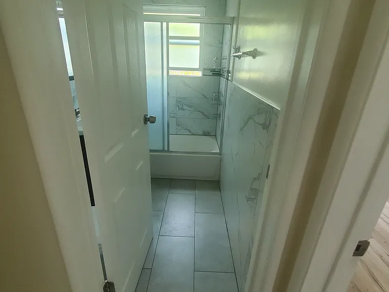 13527 Burbank Blvd — Photo 11