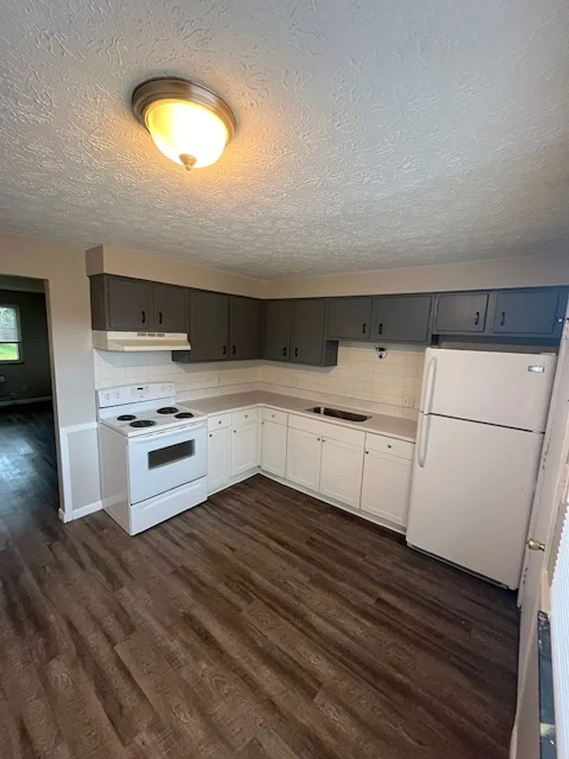 227 Edwin — Photo 1