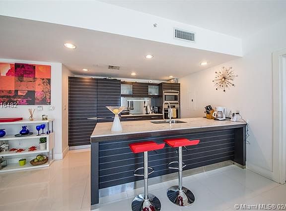 3rd image of 200 Biscayne Blvd Unit 1105