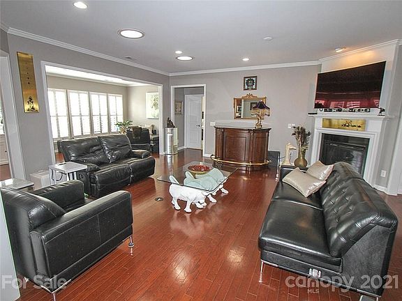 3rd image of 7081 Shenandoah Dr