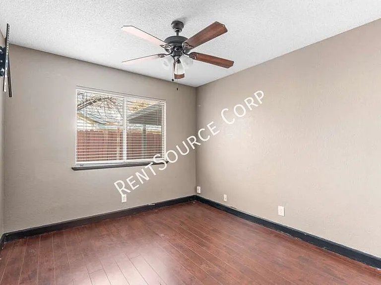 37925 Maureen St — Photo 13