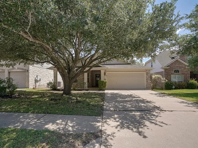 2724 Kickapoo Cavern Dr — Photo 2