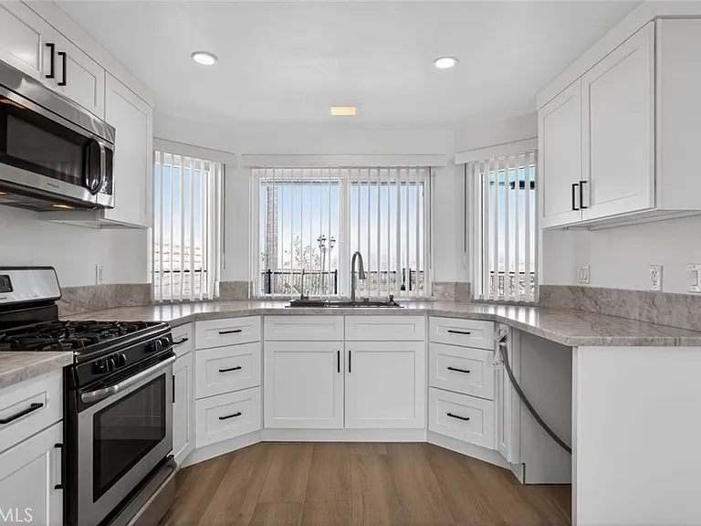 28131 Florence Ln — Photo 15