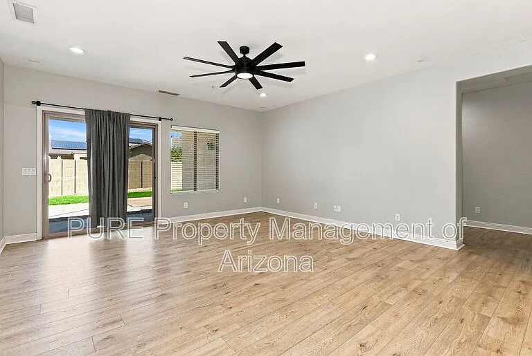 536 E Yellow Wood Ave — Photo 8