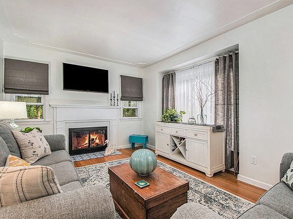 3rd image of 2050 Gorham Dr SE
