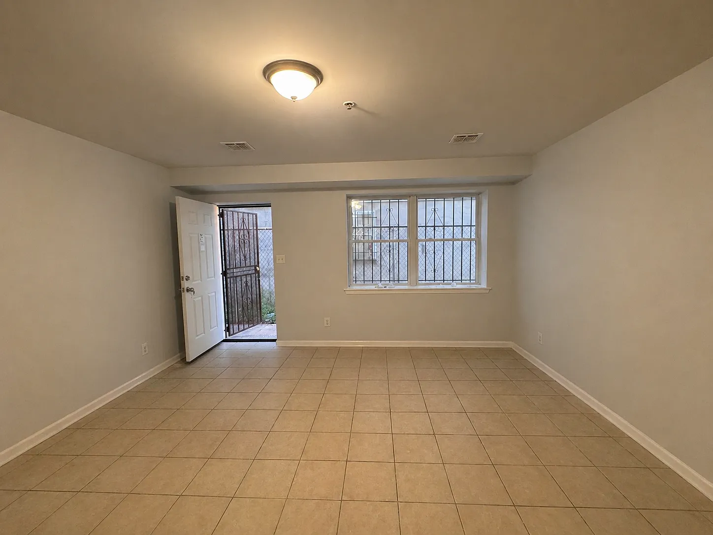 3 bed, 1200 sqft, $2,250 — Photo 3