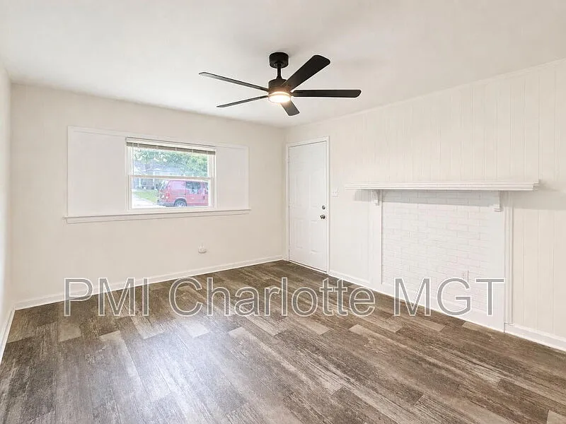 2 bed, 1.0 bath, 695 sqft, $1,080 — Photo 4