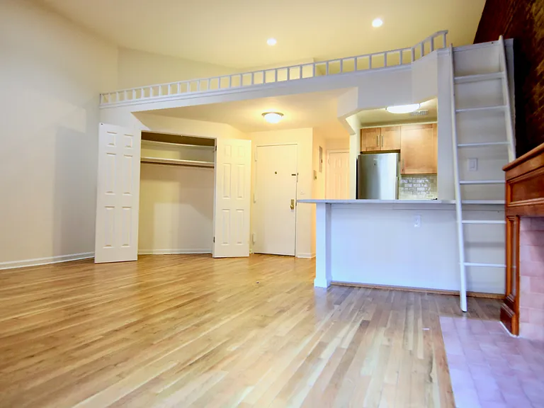 160 W 75th St #1B — Photo 4