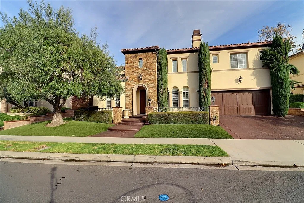 4 bed, 3.5 bath, 3336 sqft, $6,800 — Photo 1