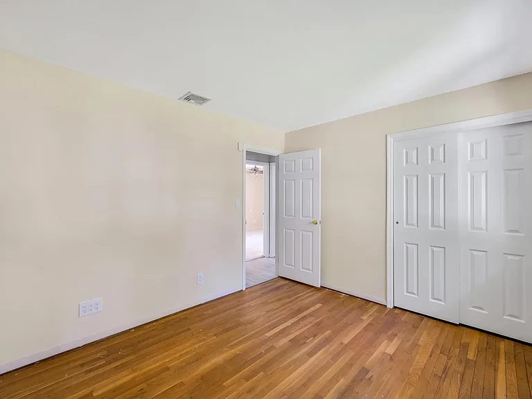 336 Dix Hills Rd #1 — Photo 21