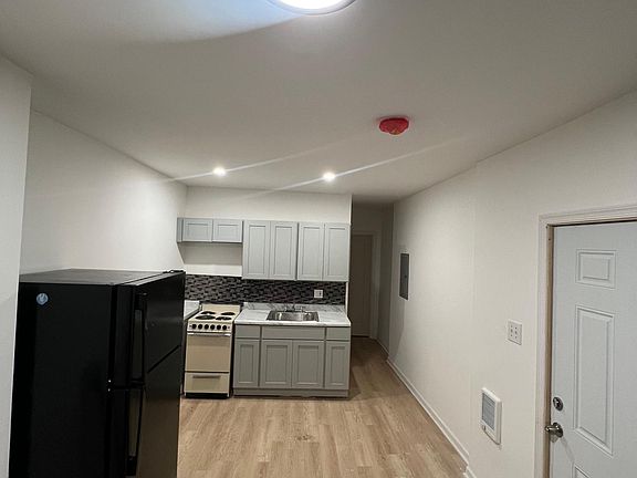 5th image of 3138 Weymouth St #1