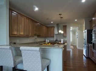 3 Traditions Pl, Monroe Township, NJ 08831