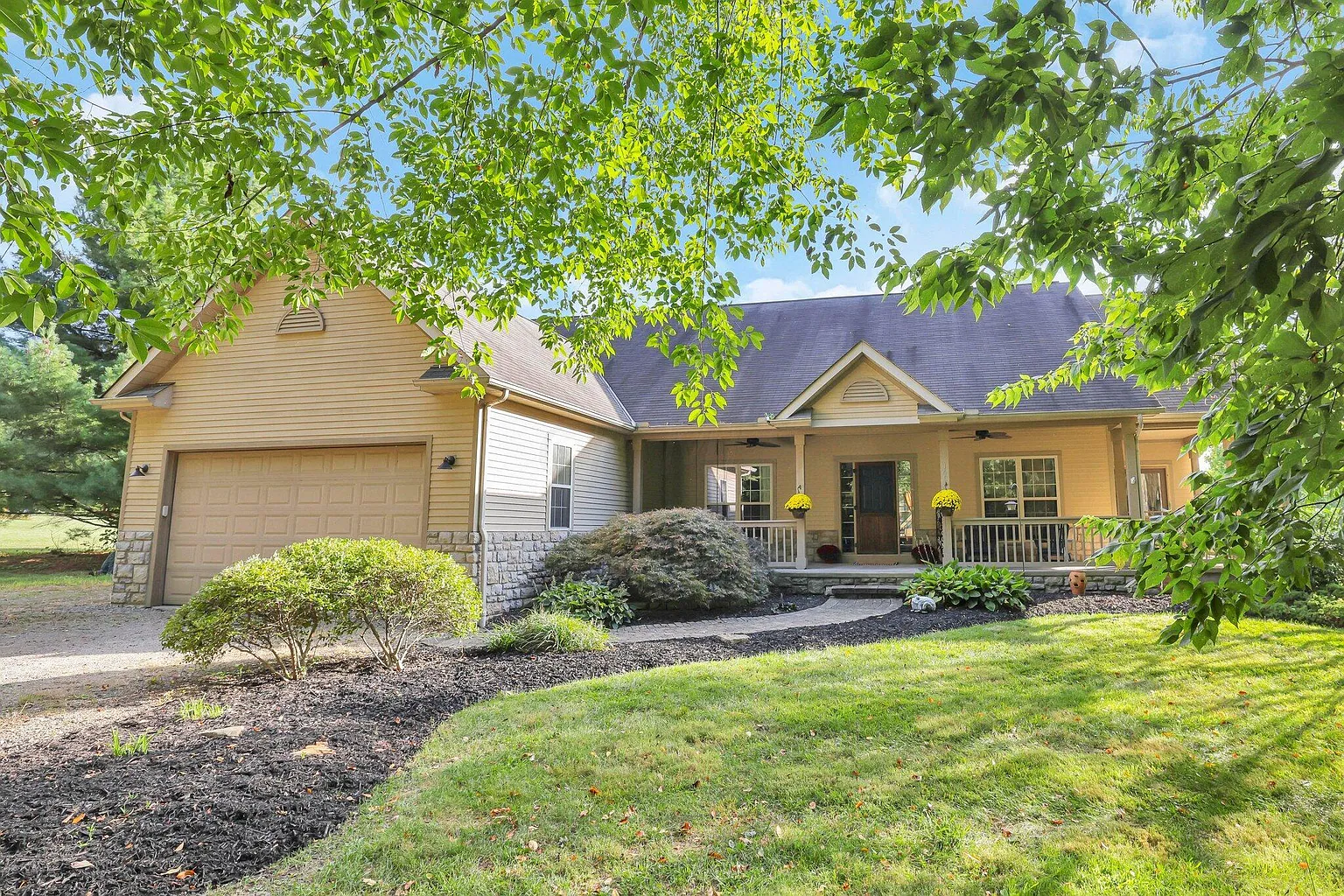 140 Louella Dr photo 1