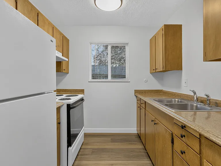 2523 NW Savier St — Photo 1