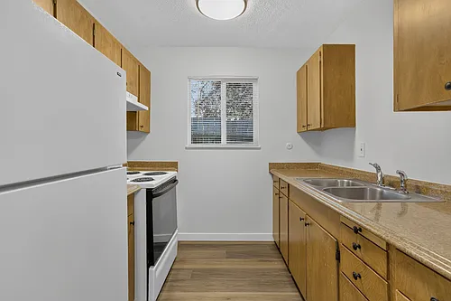 2523 NW Savier St Photo 1