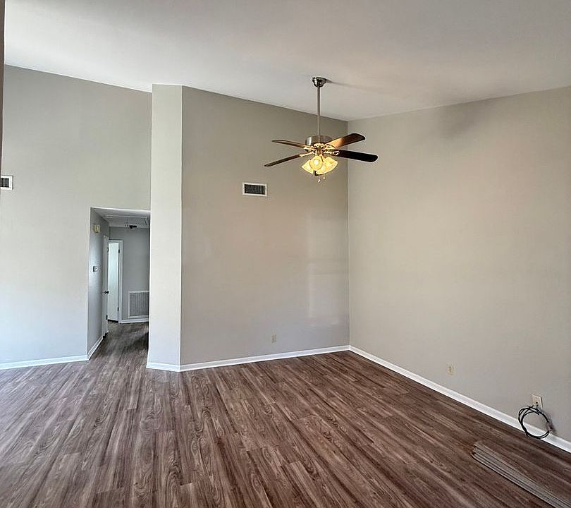 2nd image of 302 Rattan Dr