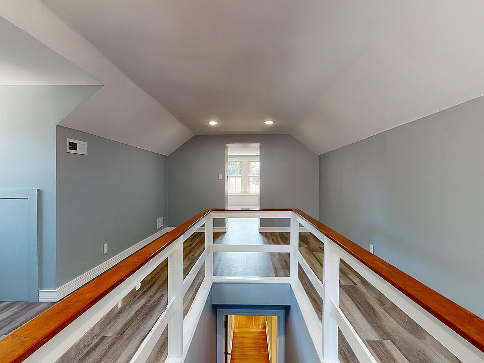 2nd floor living area