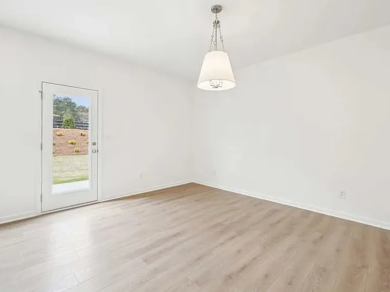 320 Silverleaf Trl — Photo 3