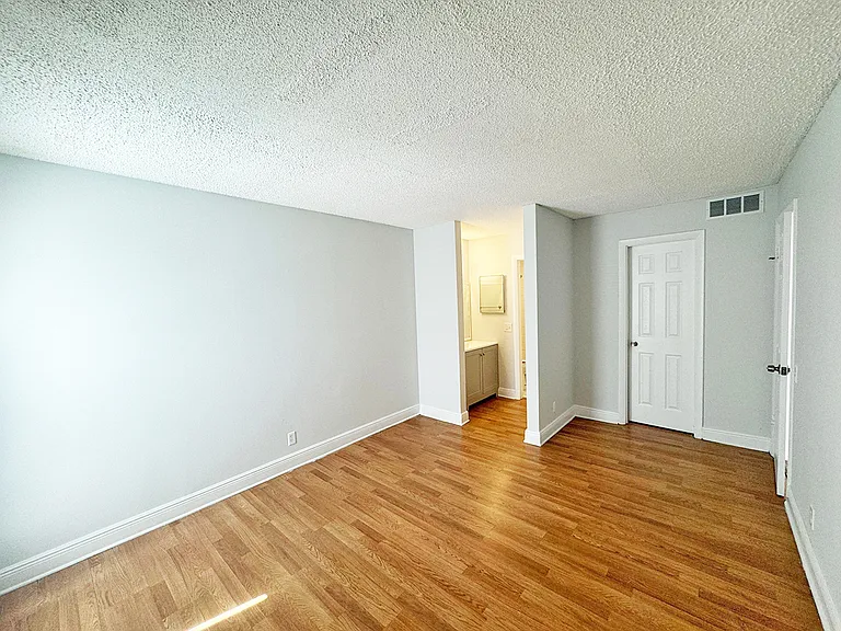 4543 Treehouse Ln #2F — Photo 5