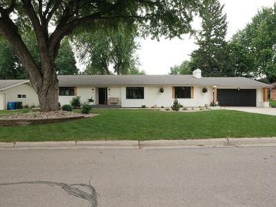 575 S Meadow Dr, Sioux Center, IA, 51250