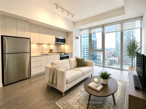 357 King St W, Toronto, ON