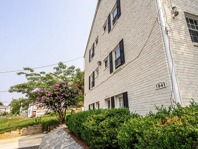 1931 N Cameron St #6 — Photo 6