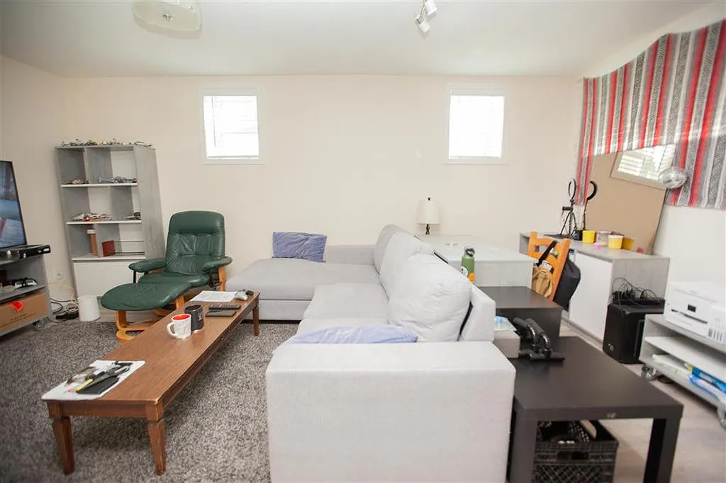 1 Bed 1 Bath BSMT Suite Garage Parkdale Edmonton — Photo 1