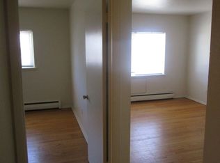 530 N 27th St APT 4, Milwaukee, WI 53208