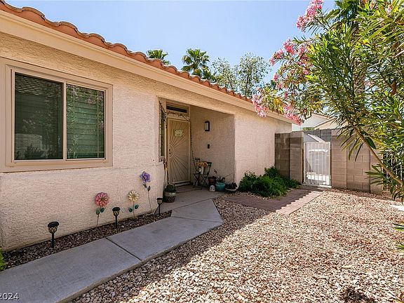 4th image of 995 Rainbow Rock St