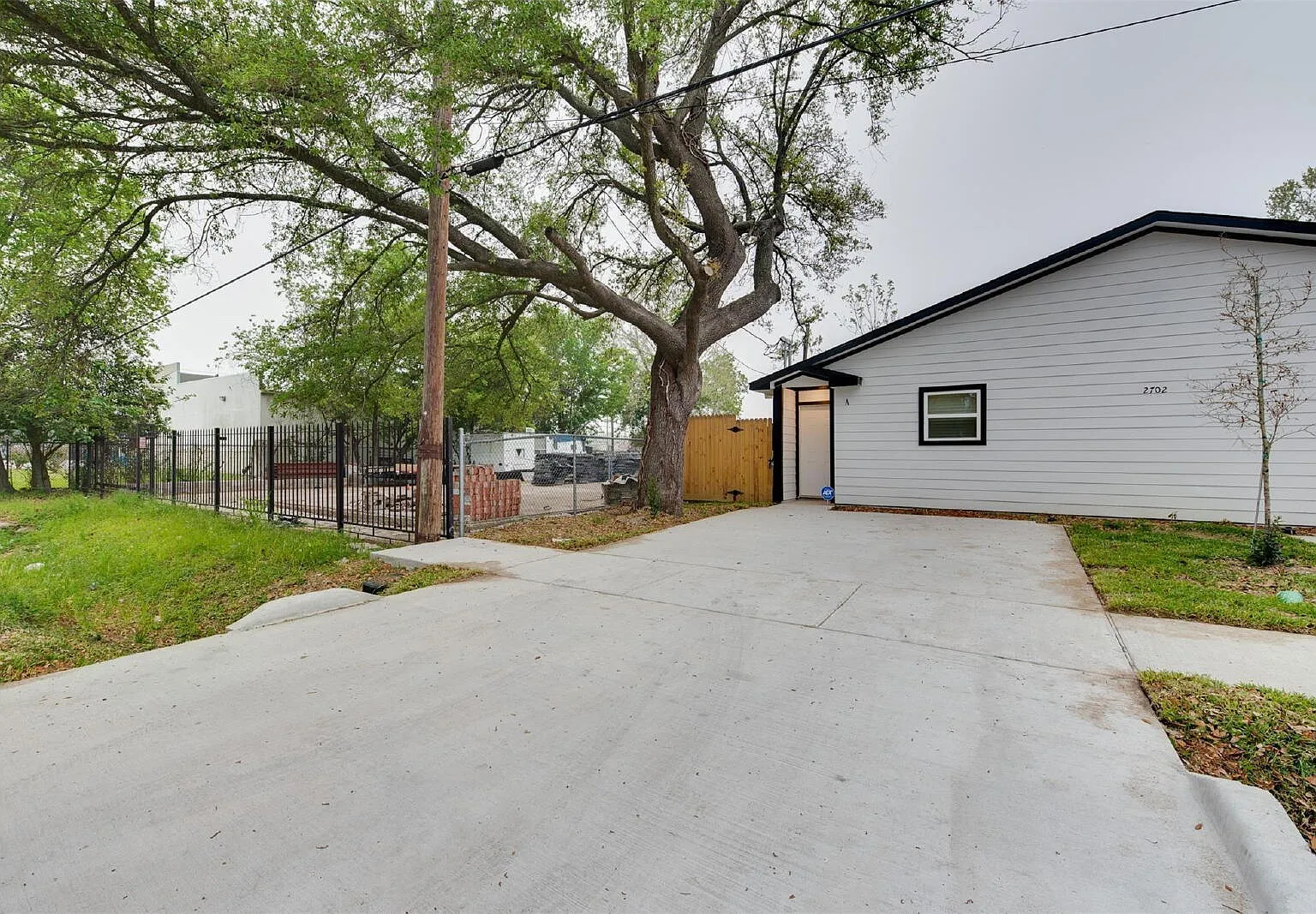 3 bed, 2.0 bath, 1150 sqft, $1,575 — Photo 2
