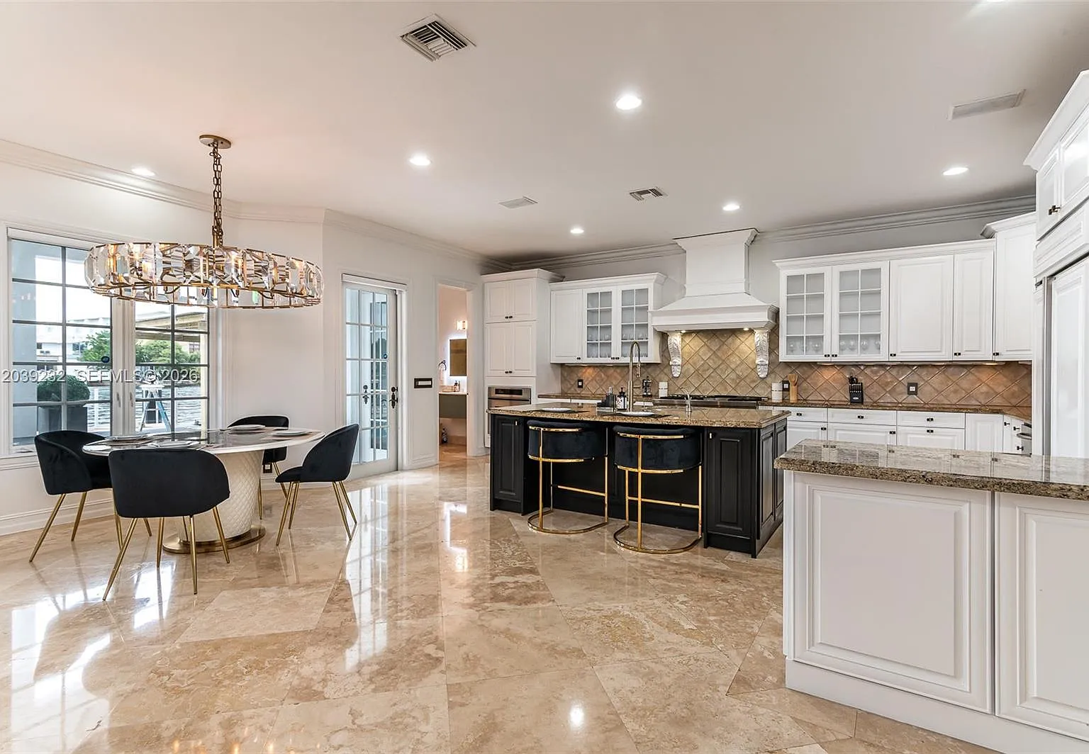 7 bed, 5807 sqft, $26,000 — Photo 1