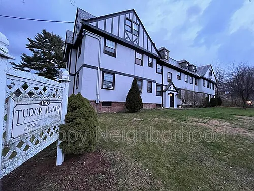 130 Bradley Ave Photo 1