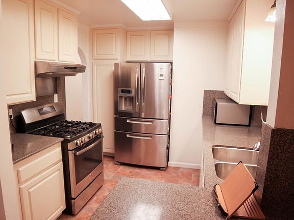 2nd image of 1039 Alta Mira Dr APT B