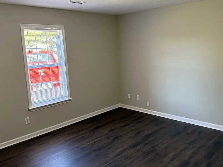1551 Ridgemont Dr — Photo 17