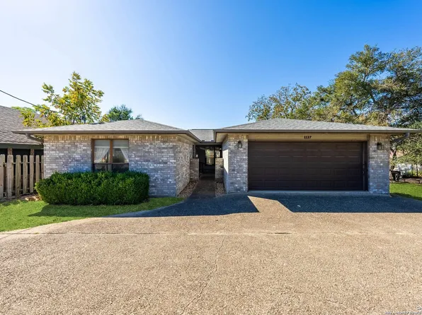 1127 JACKSON RD, Kerrville, TX 78028