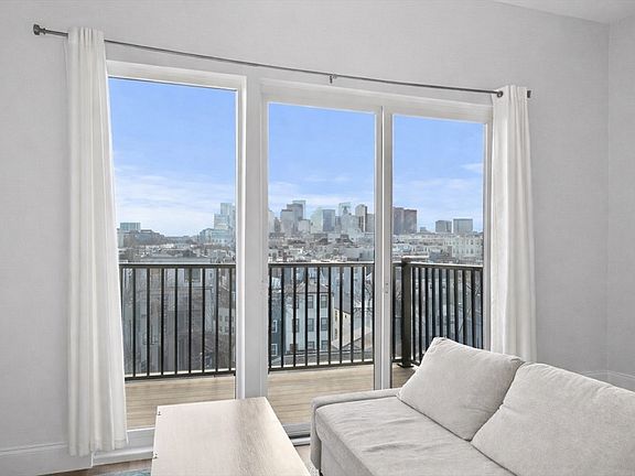 4th image of 205 Maverick St Penthouse 507