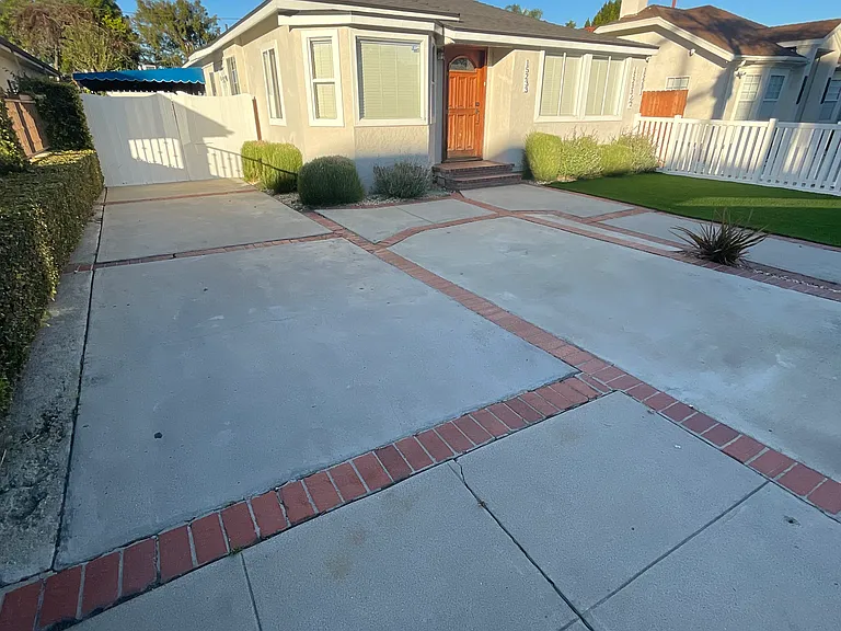 15233 Camarillo St — Photo 20