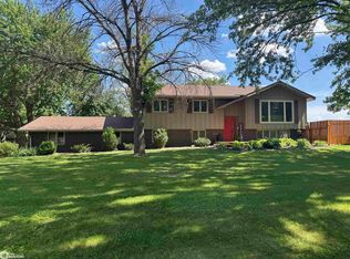 8 Maplewood Dr, Humboldt, IA 50548