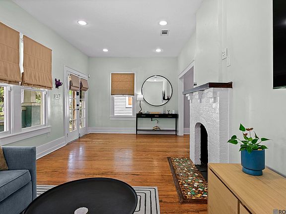 5th image of 927 Park Blvd