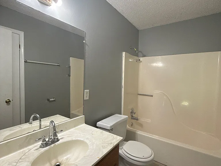 259 Adkins Cir #1 — Photo 7