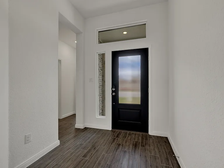 8929 James Bowie — Photo 3