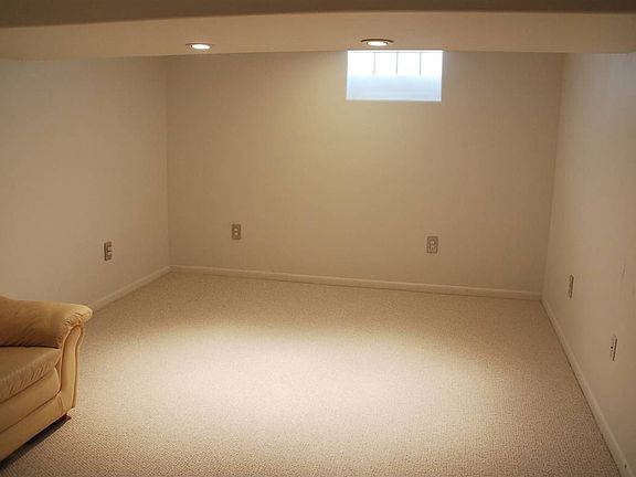 5th image of 9125 Oak Park Ave