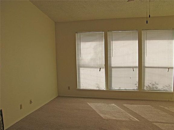 4th image of 606 Country Aire Dr #A