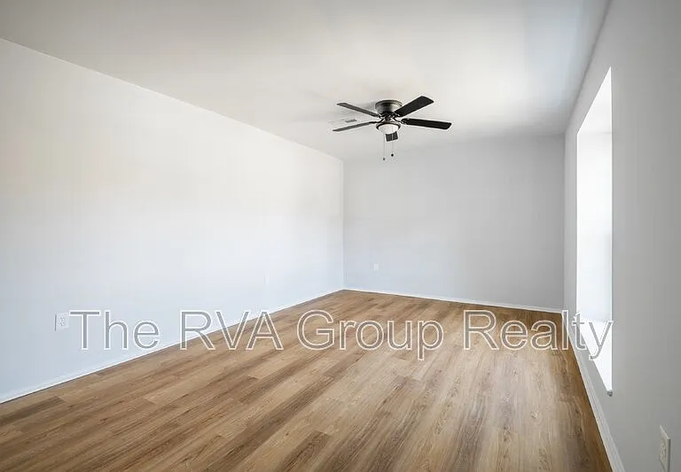 749 Pleasant St — Photo 4