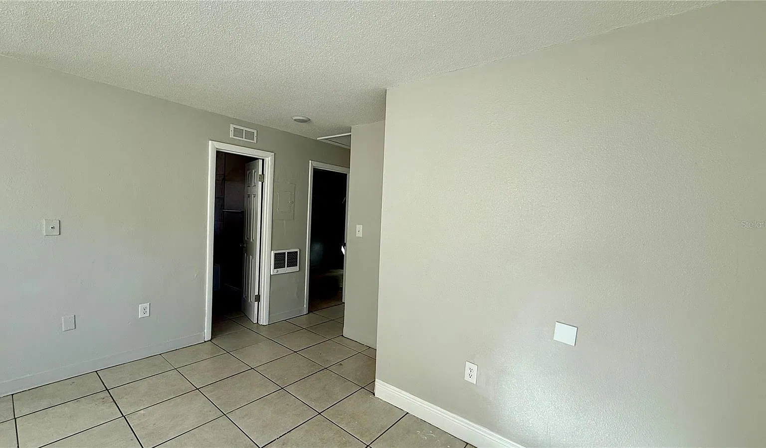 2 bed, 1.0 bath, $950 — Photo 3