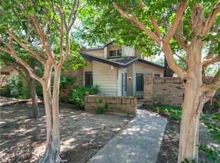561 Hunters Glen St, Lewisville, TX 75067