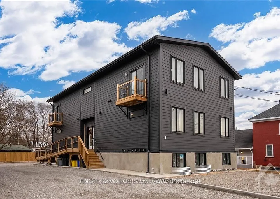 8 Philip St #3