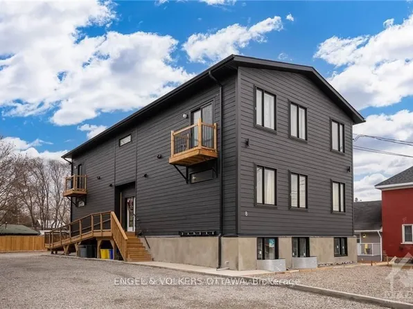 8 Philip St #3, Smiths Falls, ON K7A 3L6