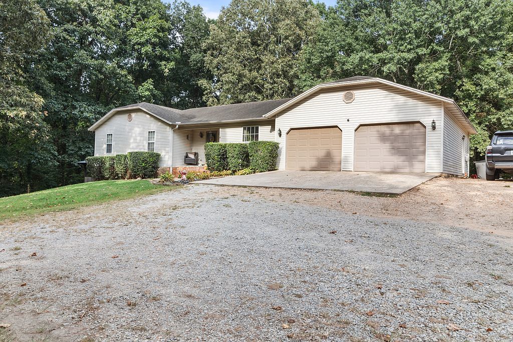 5703 Fairview Rd - Property Image
